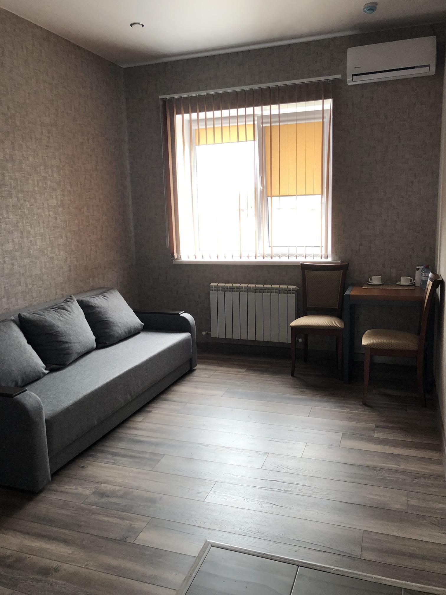 Фото Де факто