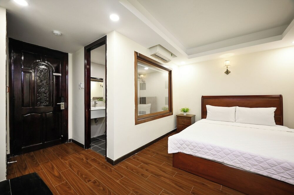 Фото Red Sun Airport Saigon Hotel