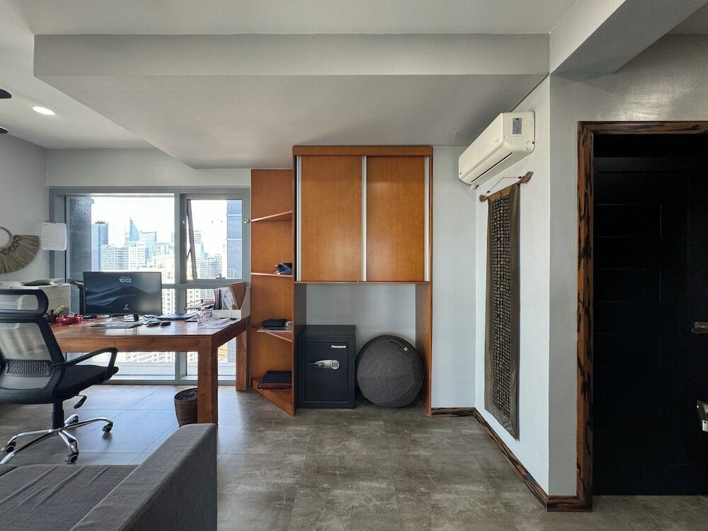 Фото Three bedroom with Balcony in Makati