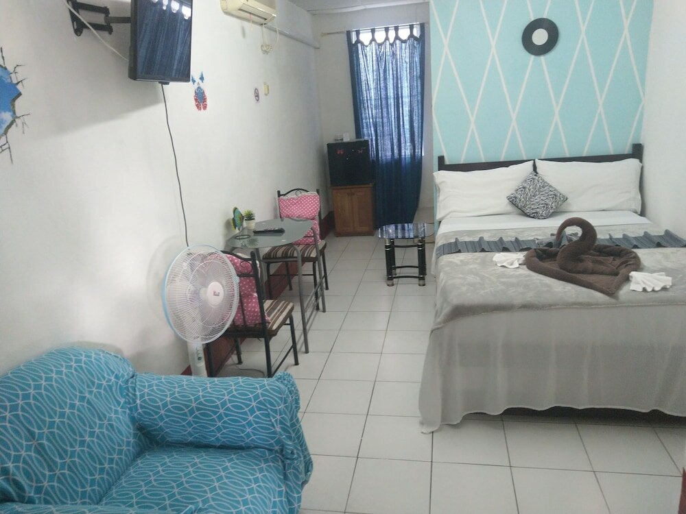 Фото The Red Hut Inn