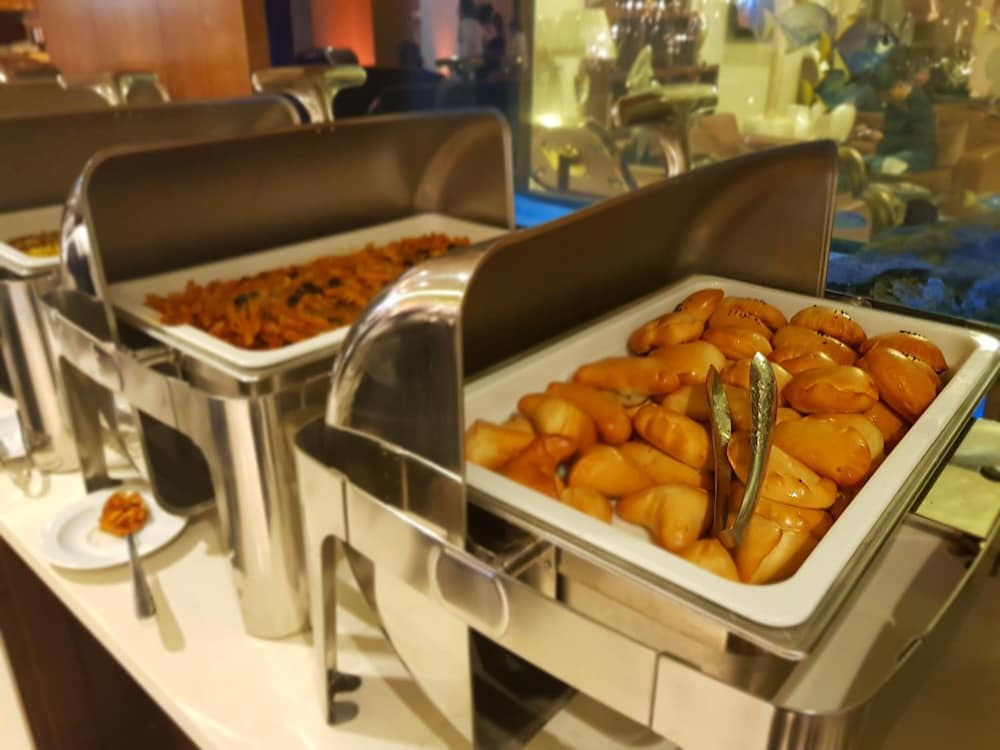 Фото Seven Roses Hotel