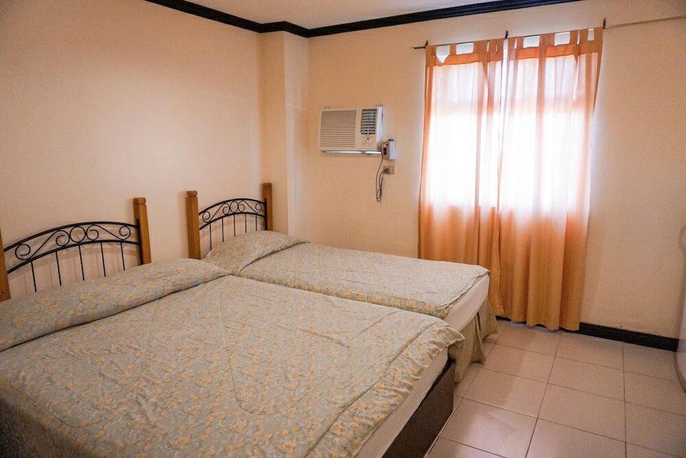 Фото Crowne Garden Hotel