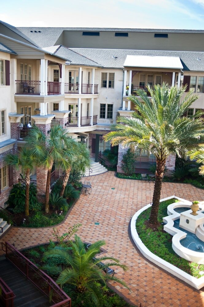 Фото Carriage House Hotel