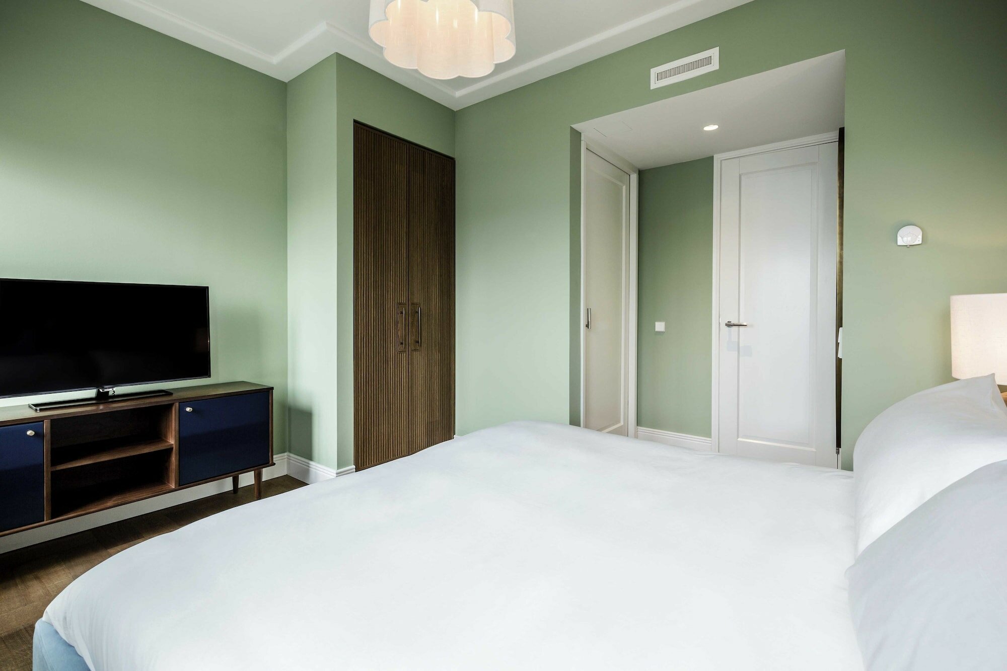 Фото The July - Twenty Eight