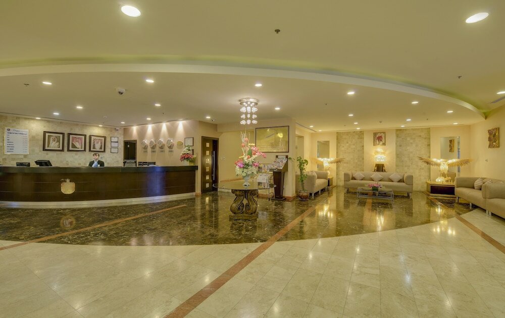 Фото Monroe Hotel & Suites