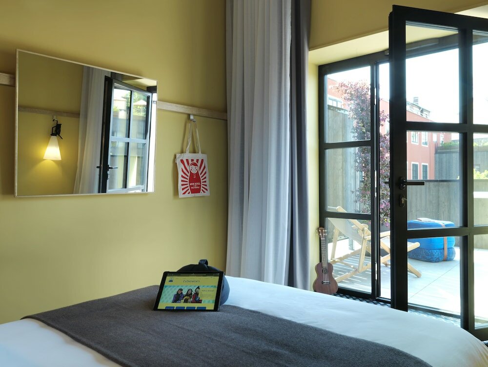 Фото Mob Paris Les Pouches