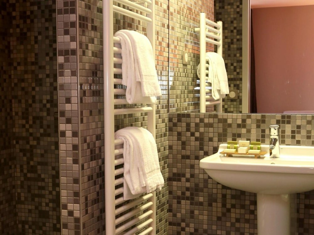 Фото Hotel Le Renard Châlons-en-Champagne