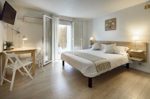 Гостиница Hotel & Studios Astor в Жюане-ле-Пен