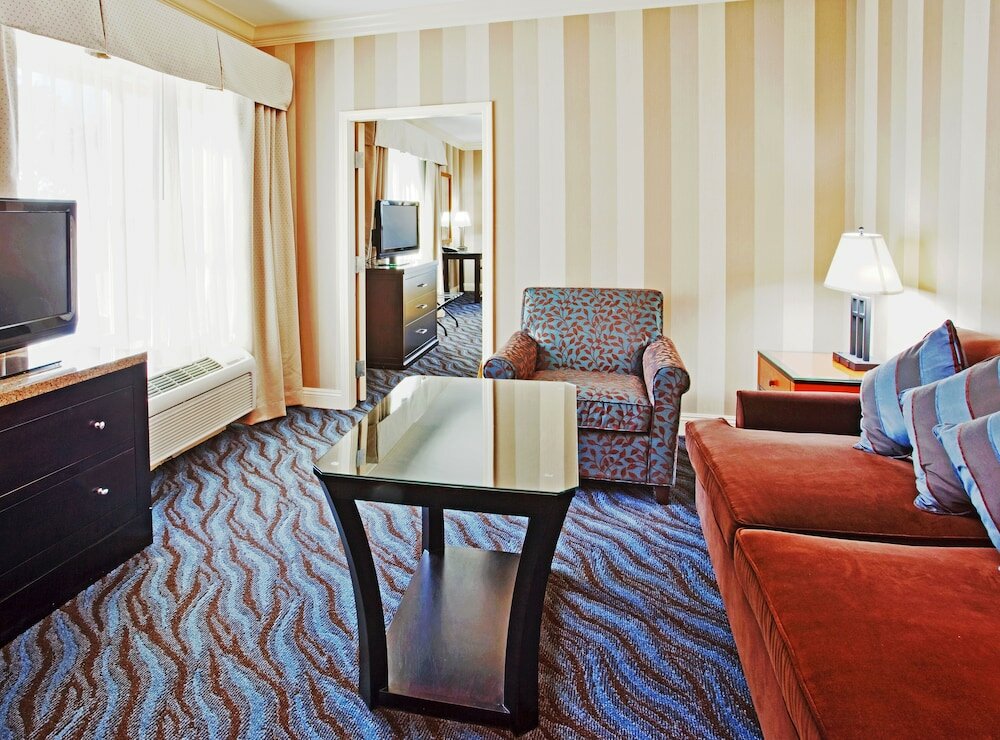Фото Holiday Inn Express Hotel & Suites Santa Cruz, an Ihg Hotel