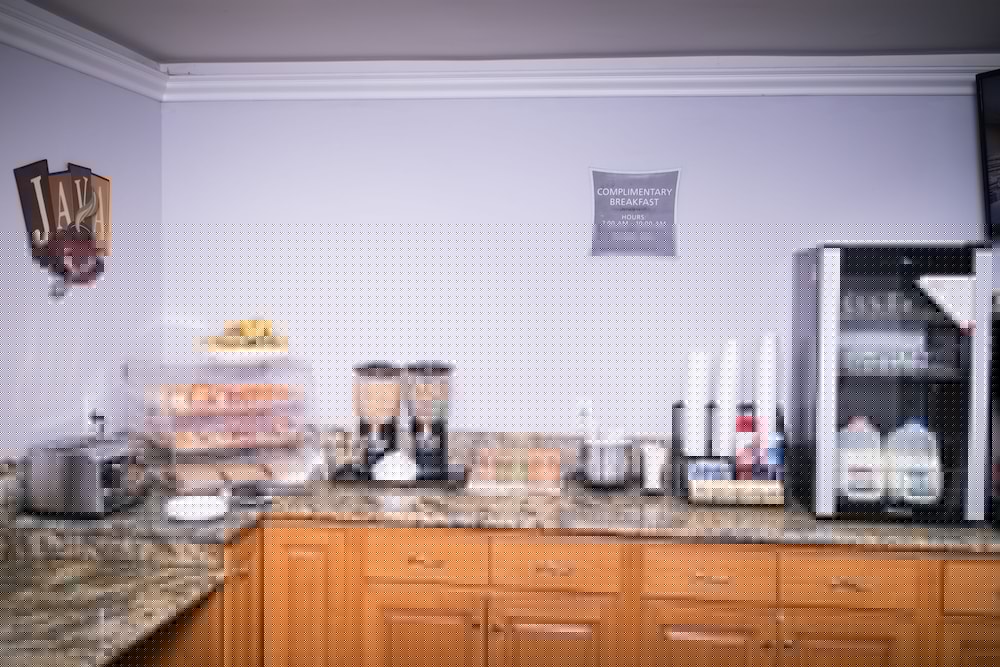 Фото Rodeway Inn & Suites