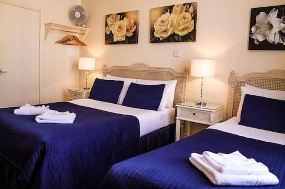 Фото Blades Hotel