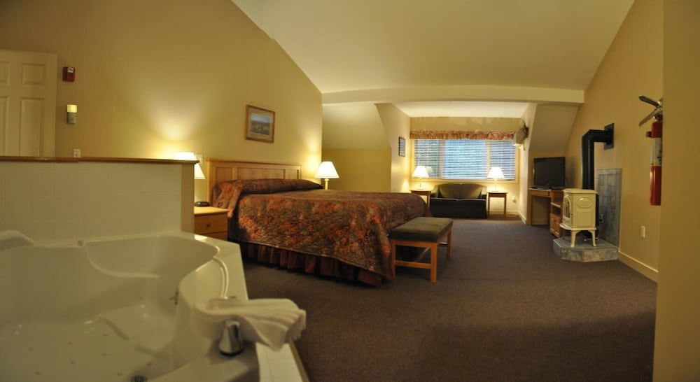 Фото Attitash Mountain Village