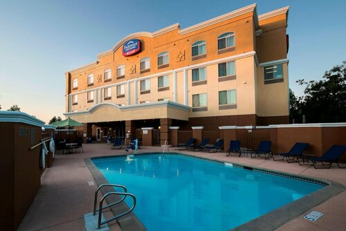 Гостиница Fairfield Inn & Suites Rancho Cordova в Ранчо Кордове