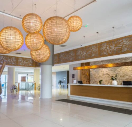 Гостиница Chateau Royal Beach Resort and SPA в Нумеа