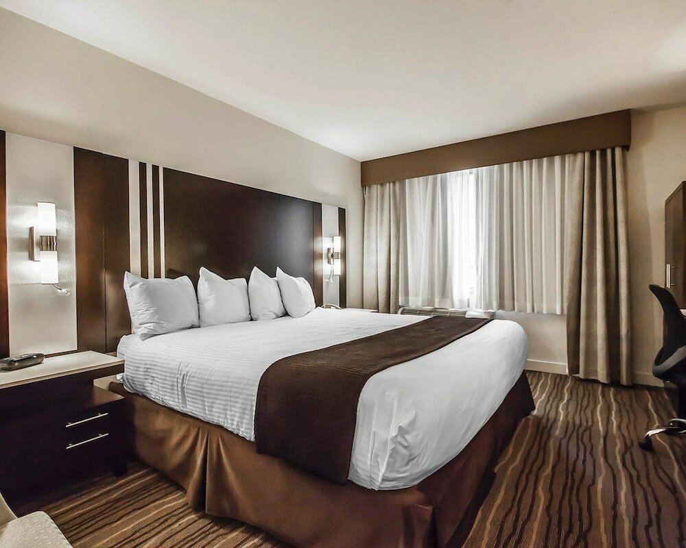 Фото Comfort Hotel Vancouver Airport