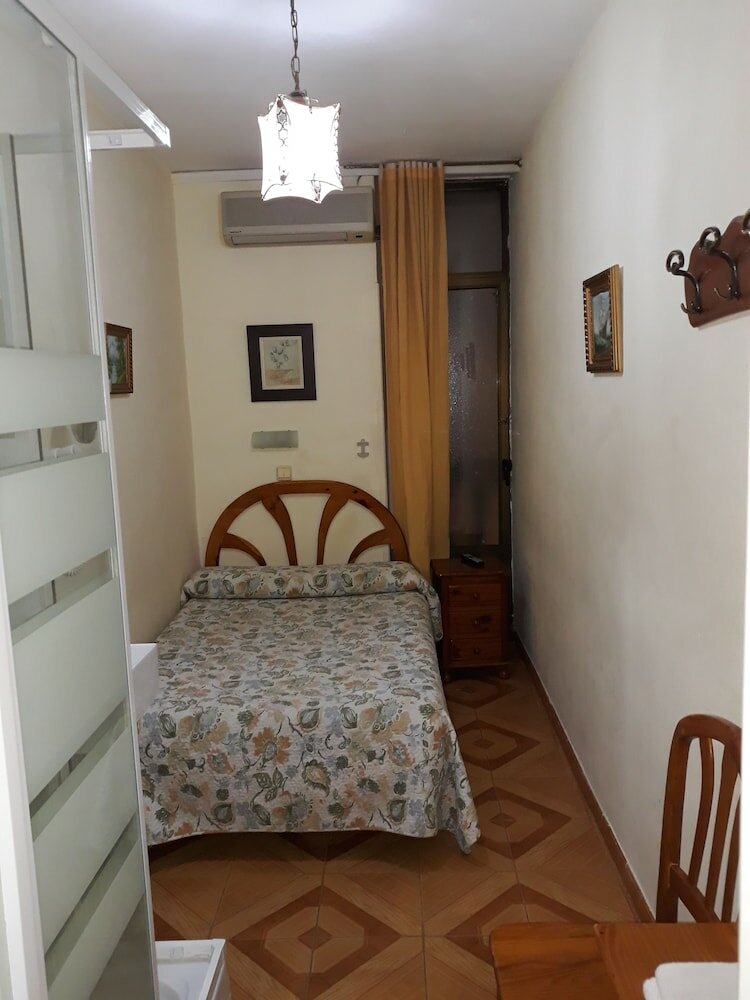 Фото Hostal Fuentesol