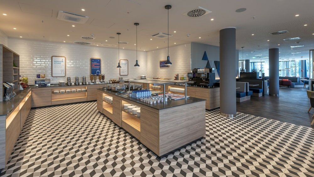 Фото Holiday Inn Express Düsseldorf Hauptbahnhof