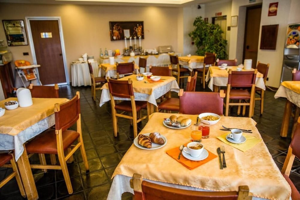 Фото Hotel Galant