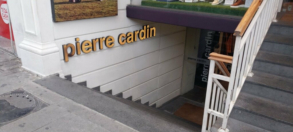 Clothing store Pierre Cardin, Istanbul, photo