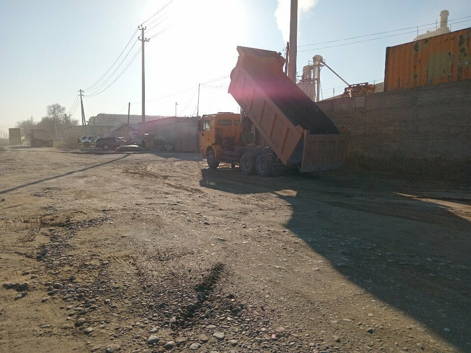 Building mixes Elif Yug, Chimkent, photo