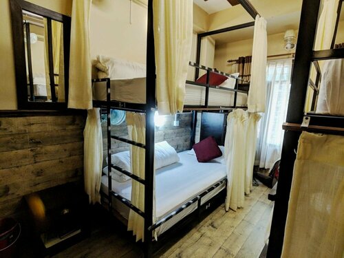 Гостиница Hotel Forest Lake Backpackers' Hostel в Покхаре