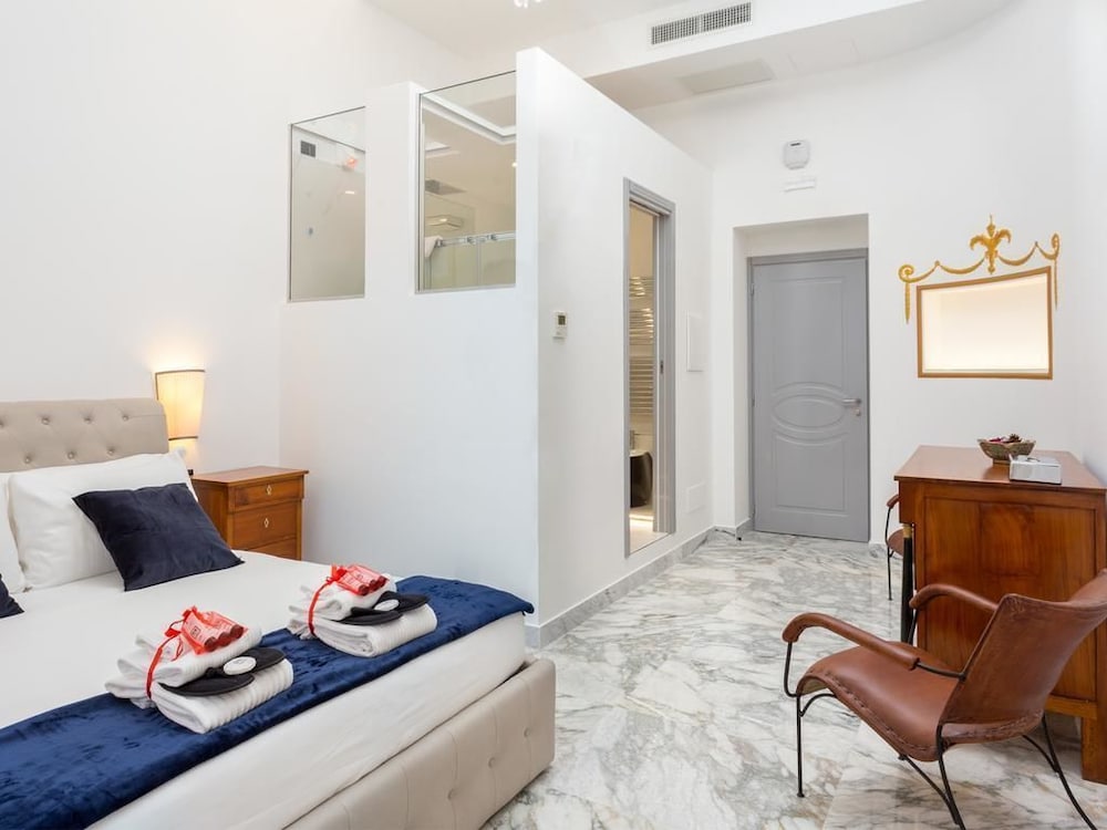 Фото Queen Palace Suites