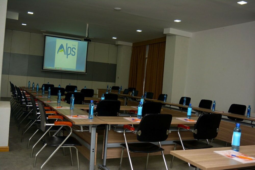 Фото The Alps Hotel