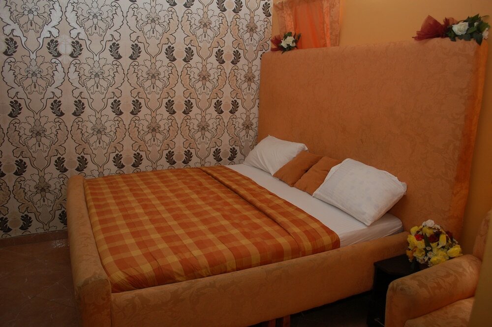 Фото Dcove Hotel & Suites