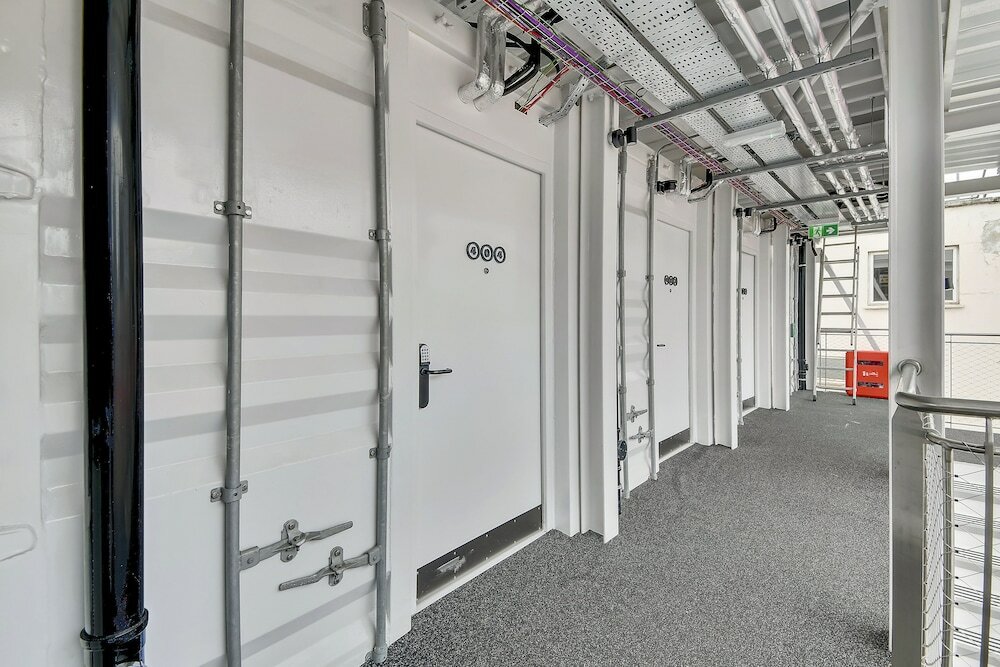 Фото StowAway Waterloo