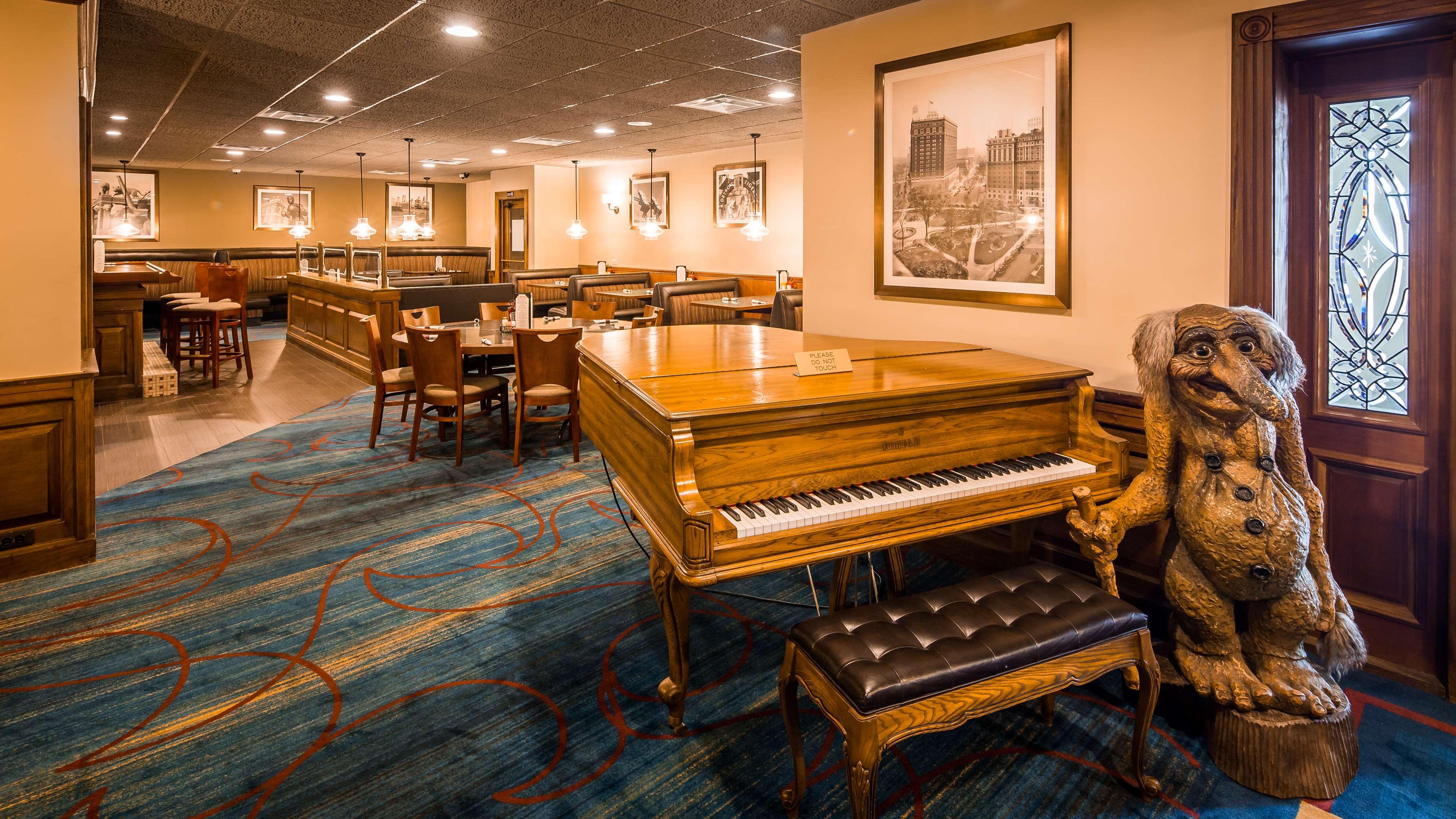 Фото Best Western Greenfield Inn