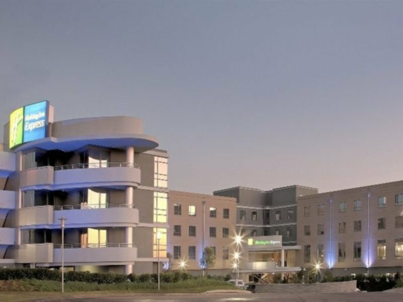 Фото Holiday Inn Express Sandton Woodmead, an Ihg Hotel