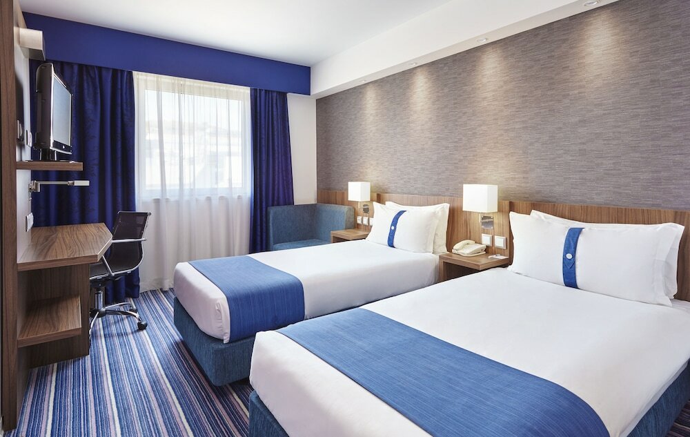 Фото Holiday Inn Express Lisbon Alfragide, an Ihg Hotel