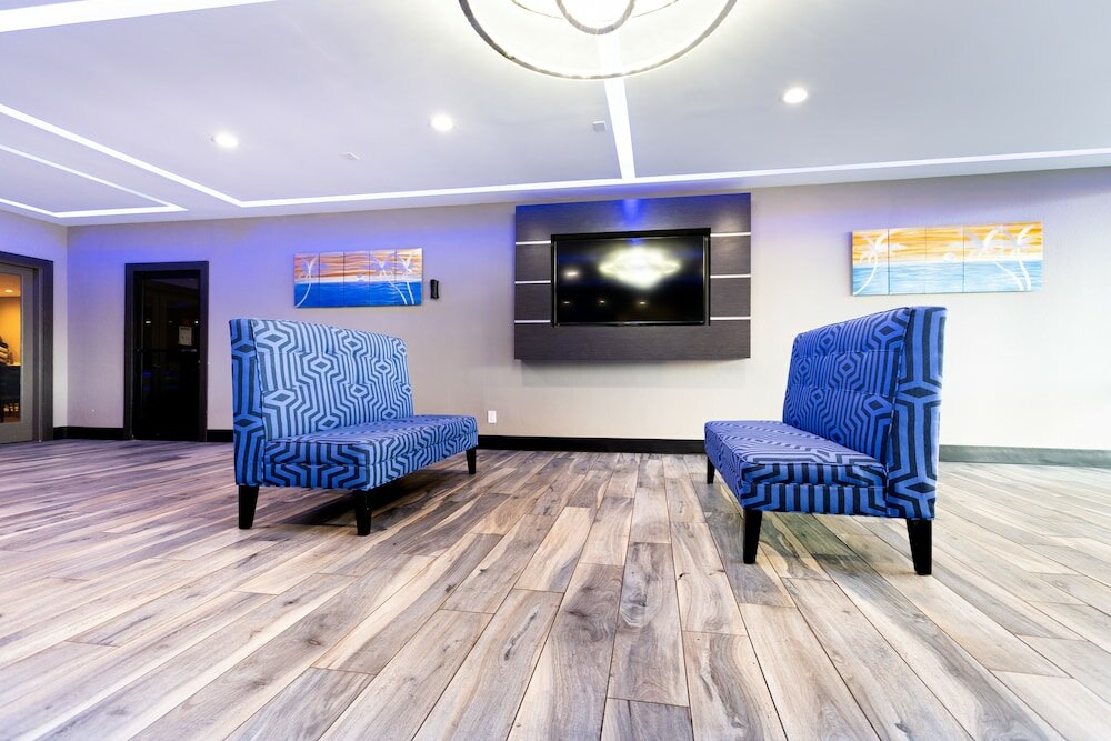 Фото SureStay Plus Hotel by Best Western Point Richmond