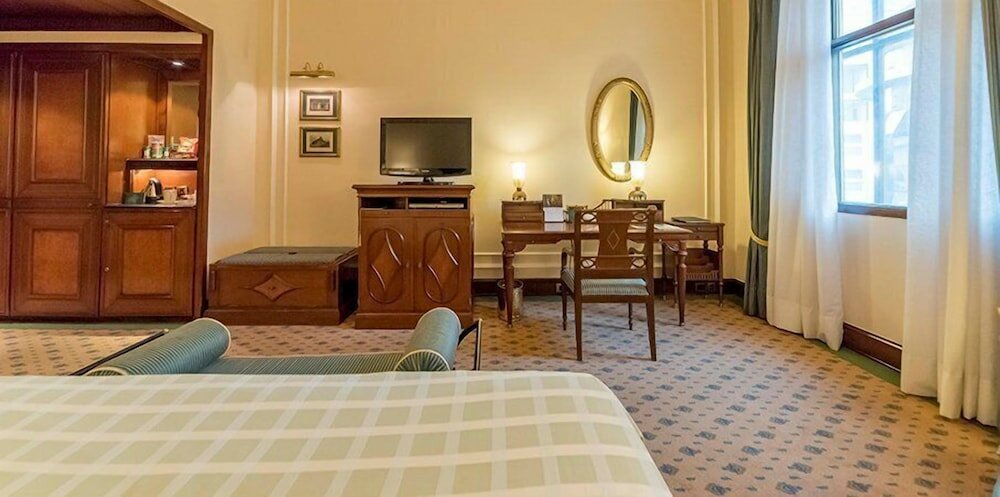 Фото The Oberoi Grand, Kolkata