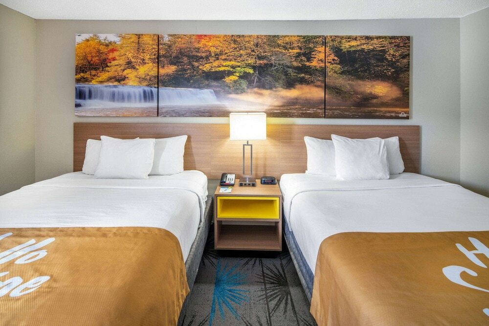 Фото Отель Spark by Hilton Atlanta Cumberland Ballpark