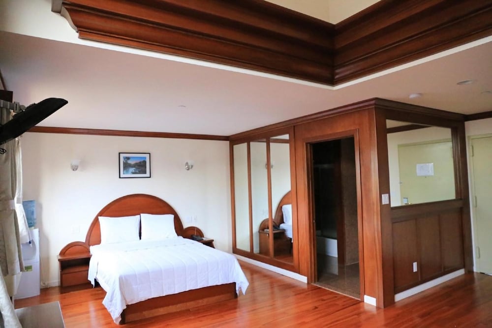 Фото Phoenix Hotel