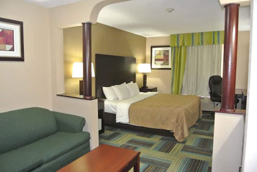Фото Quality Inn & Suites Arnold - St Louis
