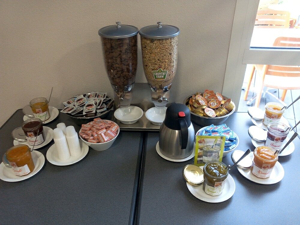 Фото B&b Hotel Clermont-Ferrand Nord Riom