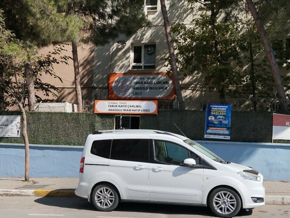 تعليم ثانوي Faruk Nafiz Camlibel Anatolian Imam Hatip High School ، اسطنبول، صورة