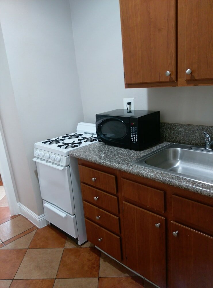 Фото Monterey Inn Hotel