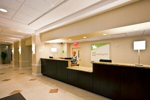 Гостиница Holiday Inn & Suites Across From Universal Orlando