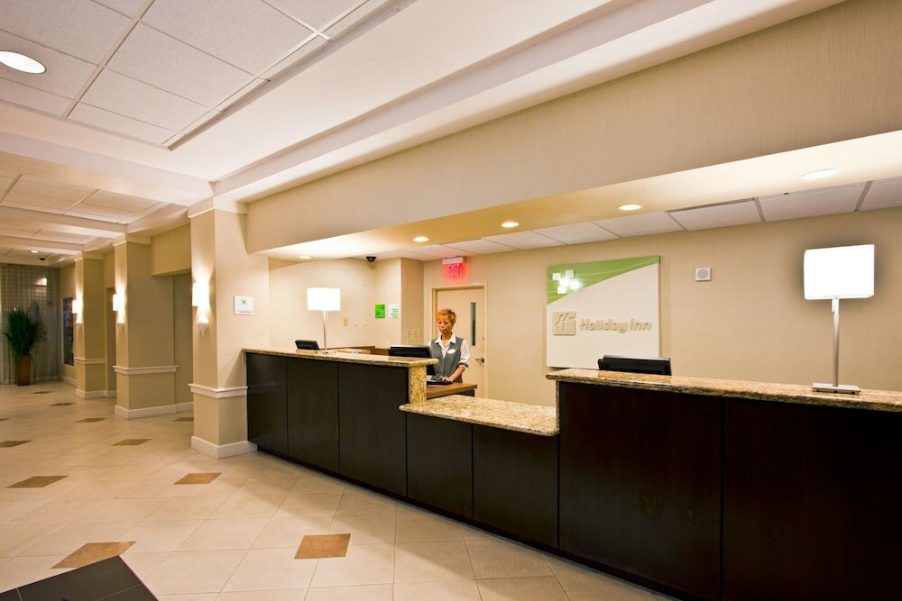 Фото Holiday Inn & Suites Across From Universal Orlando