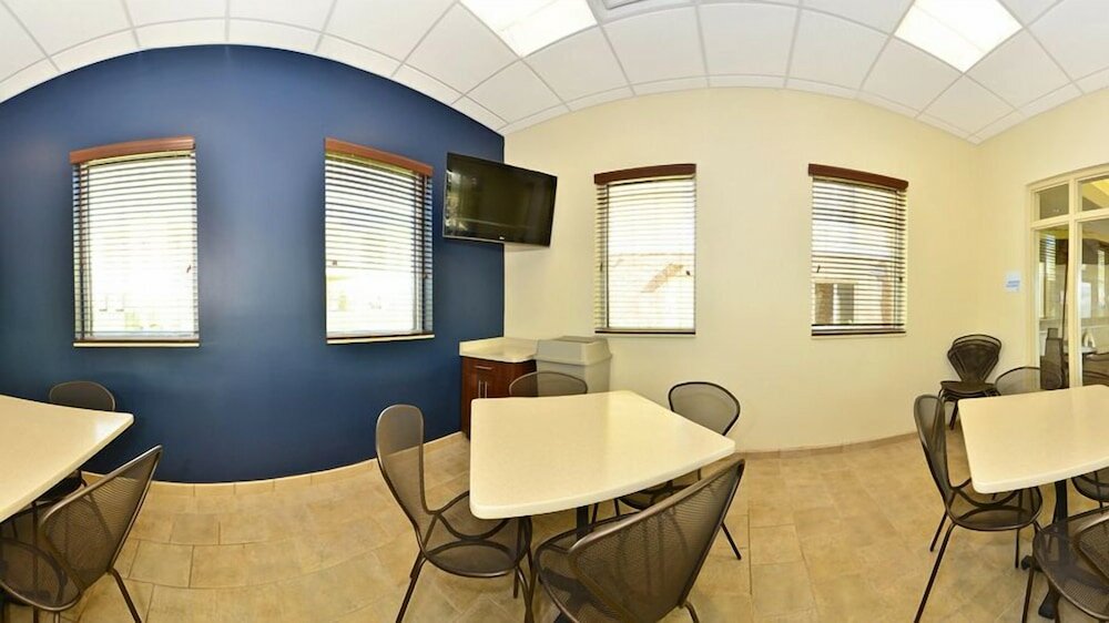 Фото Holiday Inn Express and Suites Williston, an Ihg Hotel