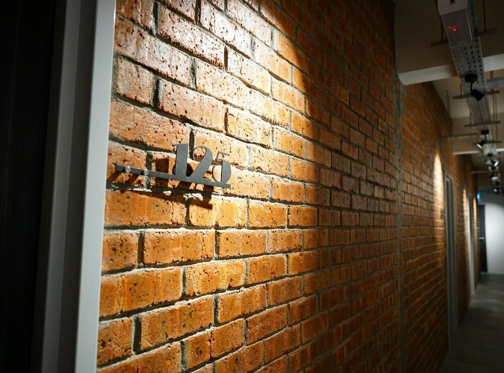 Фото Brick Box Hotel