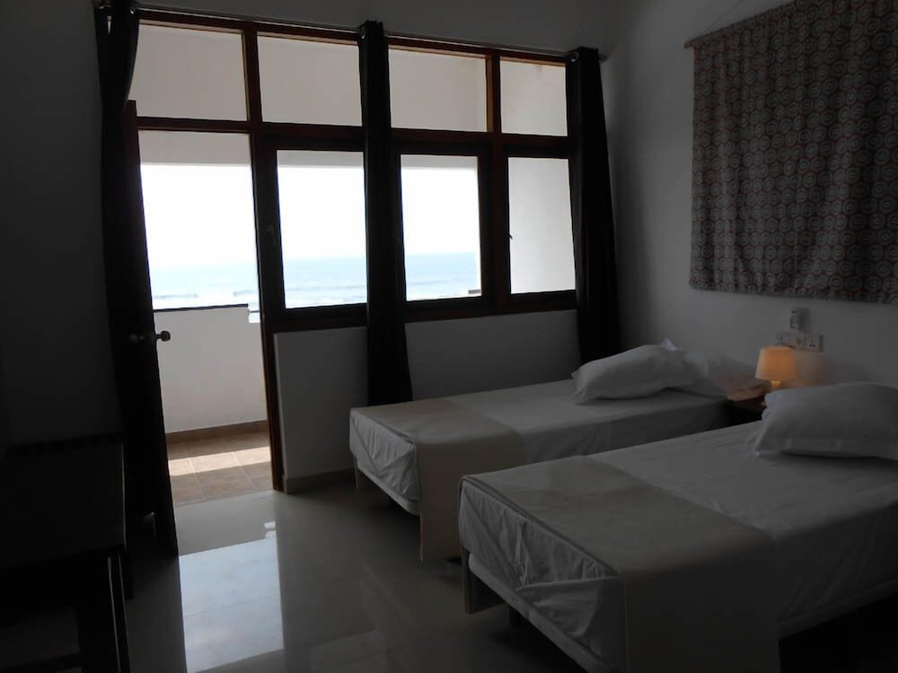 Фото Coral Seas Beach Hikkaduwa