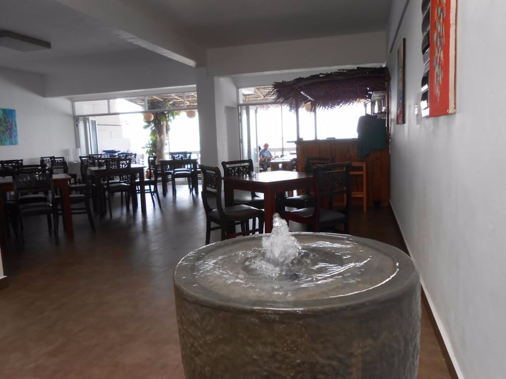 Фото Coral Seas Beach Hikkaduwa