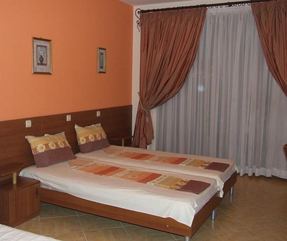 Фото Family hotel Tropicana