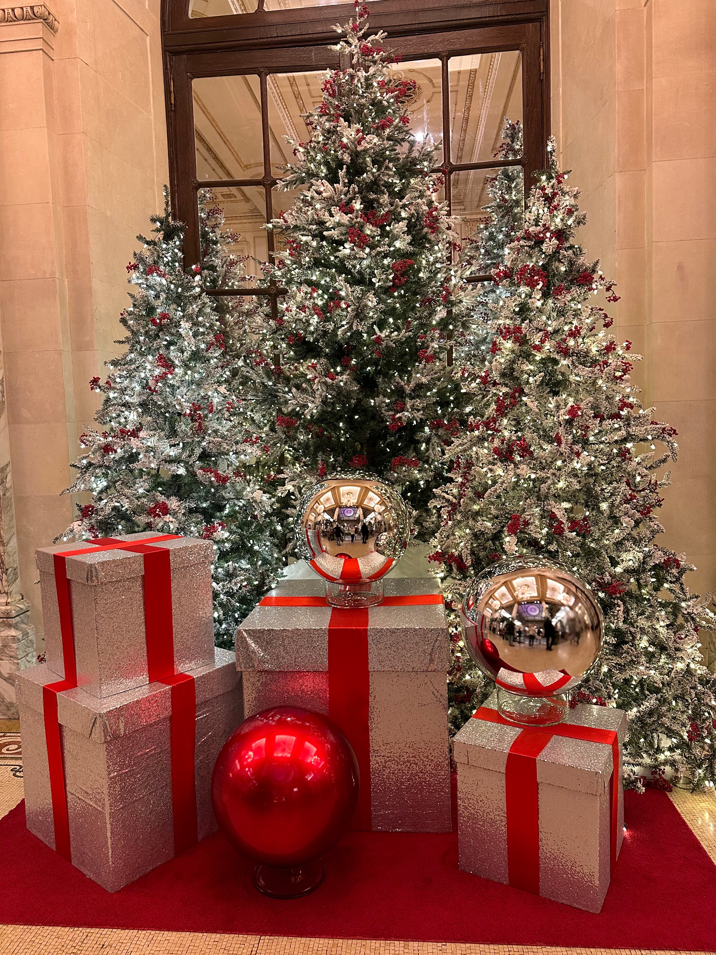 Фото The Plaza Hotel