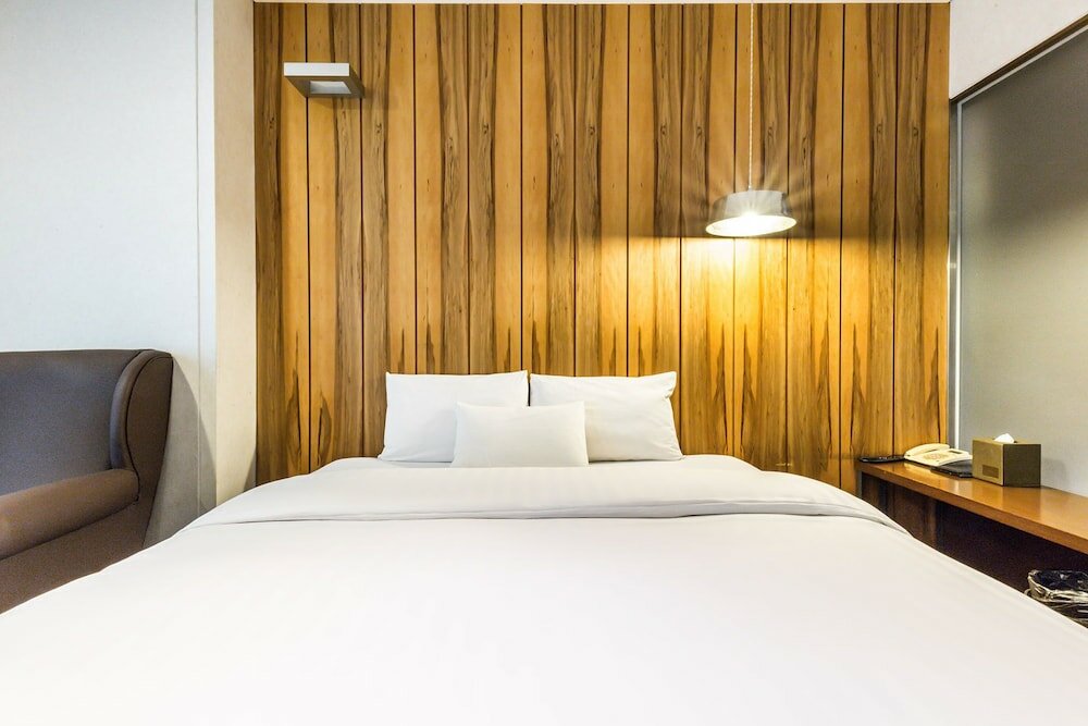 Фото F Hotel Yeongdeungpo