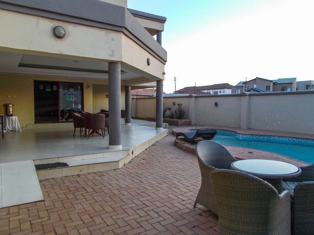 Фото Four Pillars Lodge